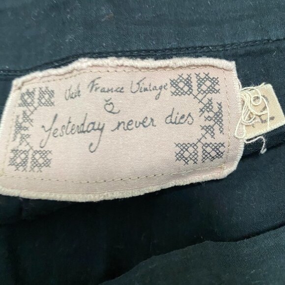 Yesterday Never Dies Black Floral Embroidery Skirt Size 12 - Picture 2 of 5